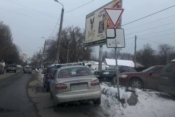 Я паркуюсь как: свежая фотоподборка наглых водителей в Одессе фото