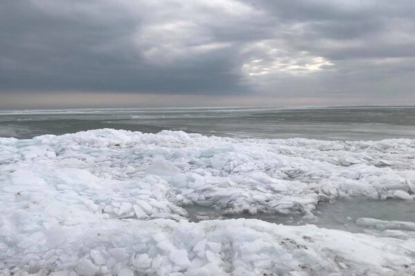 Полюбуйтесь: как выглядит Азовское море в &quot;ледовом плену&quot; фото 4