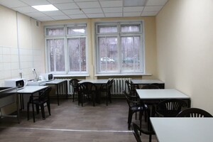 С кухней и душевыми: в Запорожье открыли центр для бездомных людей фото 6