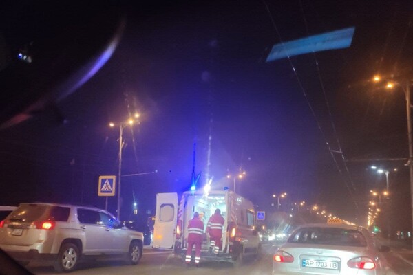 Переходили дорогу: на бульваре Шевченко водитель сбил двух женщин фото 1