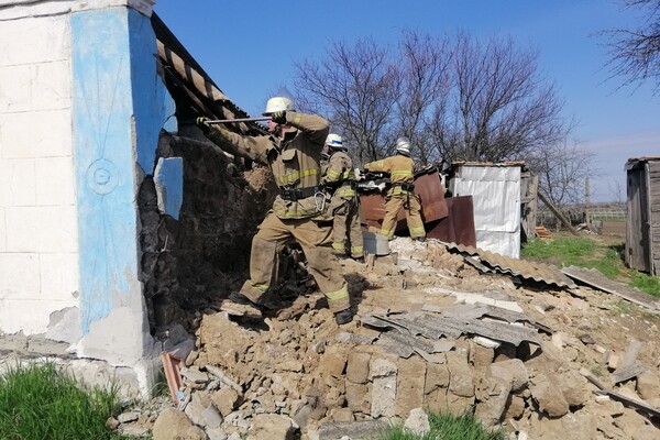 Пострадал владелец: в Запорожской области рухнул дом (фото) фото