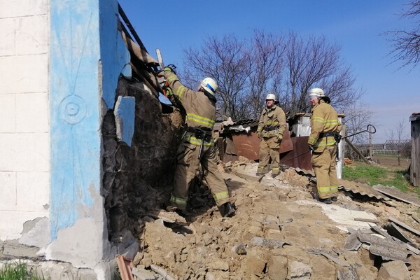 Пострадал владелец: в Запорожской области рухнул дом (фото) фото 3