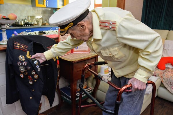 Потерял в АТО внука: знаменитому запорожскому ветерану исполнилось 103 года фото 3