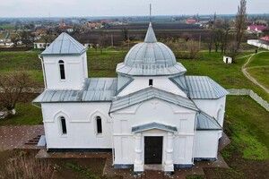 Окунитесь в историю: в Запорожской области тела умерших хранили в погребе храма фото 4