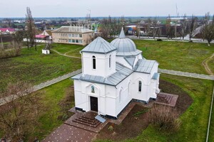 Окунитесь в историю: в Запорожской области тела умерших хранили в погребе храма фото 8