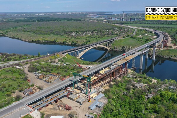 Пока что без &quot;Захария&quot;: на запорожских мостах продолжается строительство фото 2