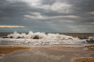 Атмосферные кадры: как выглядит штормящее море в Бердянске фото 10