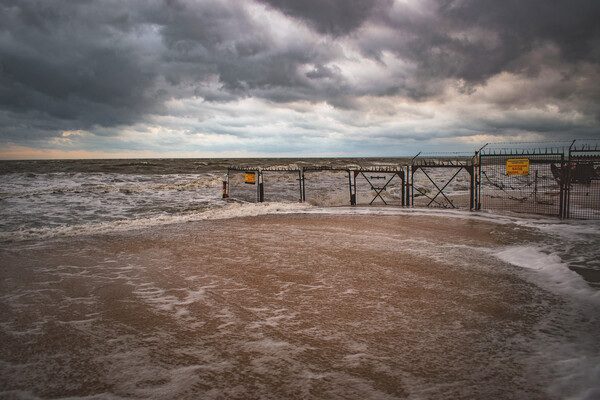Атмосферные кадры: как выглядит штормящее море в Бердянске фото 2