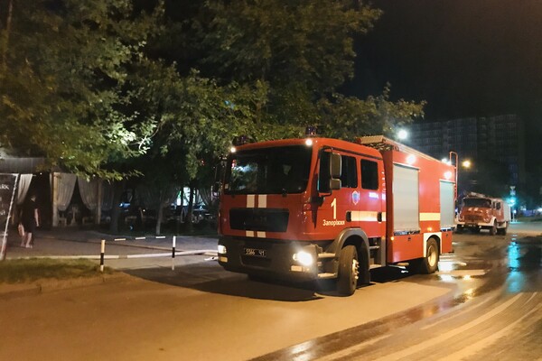 В центре Запорожья горел ресторан: из помещения эвакуировали людей фото 3