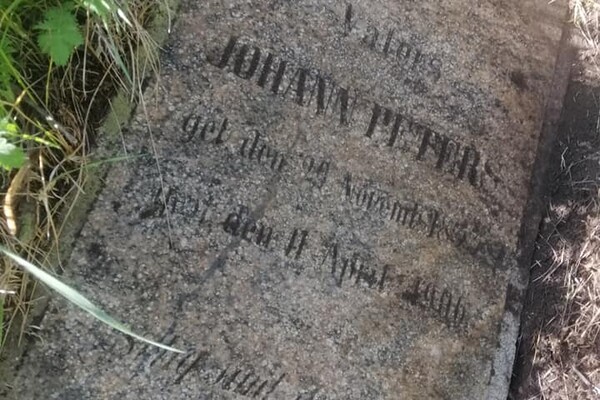 Более 200 лет: под Запорожьем нашли надгробия семьи основателя меннонитского поселения фото 3