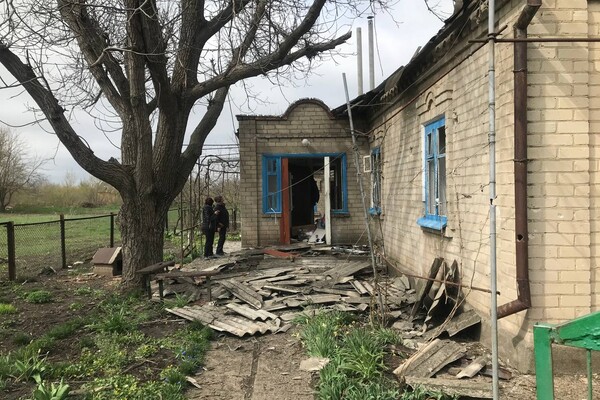 Ракетний удар по Гуляйполю: люди показали наслідки і розповіли про потерпілого фото 1